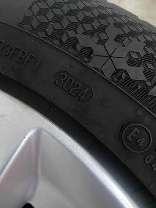 215-65-17 Зимни гуми  Континентал