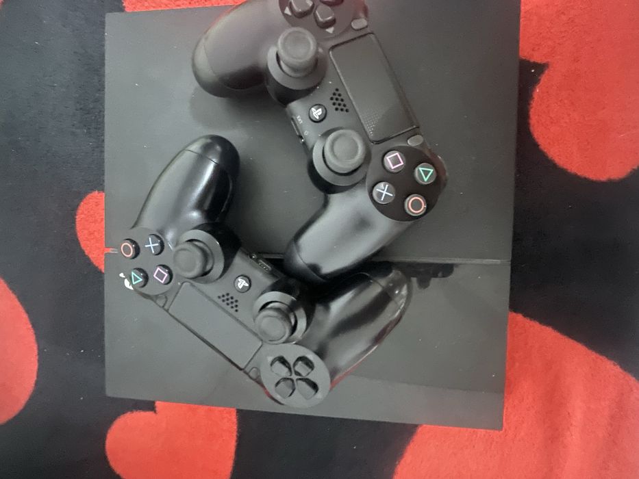 Vand ps 4  pret 600 lei negociabil