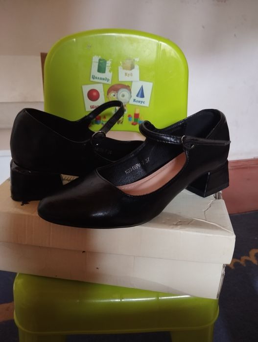 Продам туфли черные за 2000 окончательно. 37 размер
