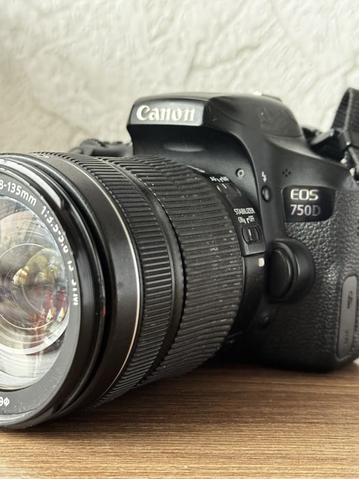 Продается камера Canon 750D (Rebel T6i)