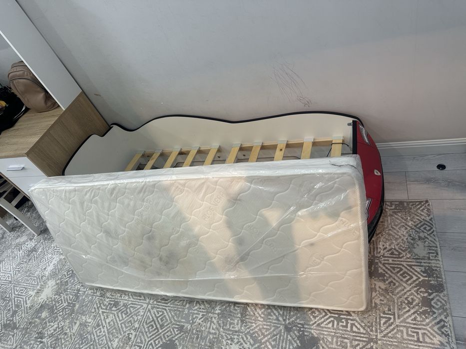 Детская кровать машинка