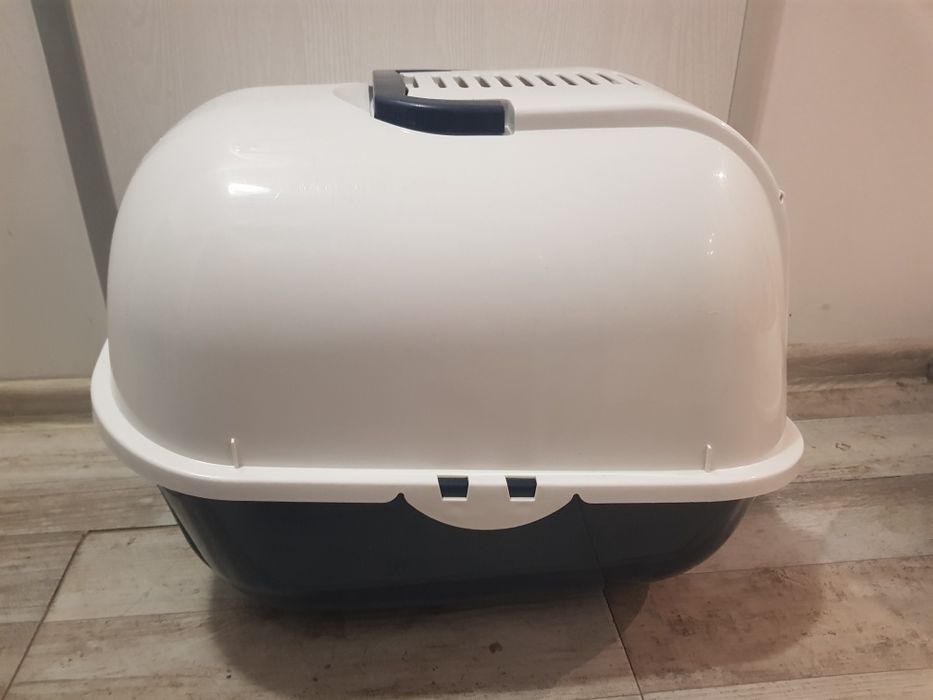 Продавам котешка къща-драскалка и котешки тоалетни