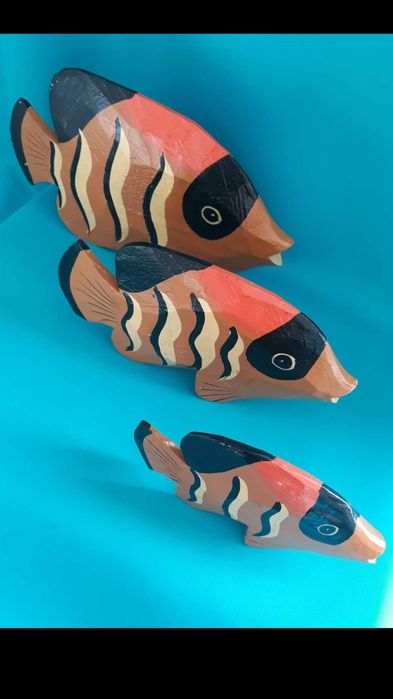 Три броя комплект изработени от дърво