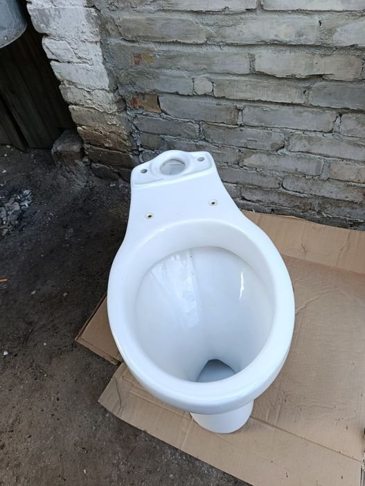Продам унитаз, раковину,тюльпан