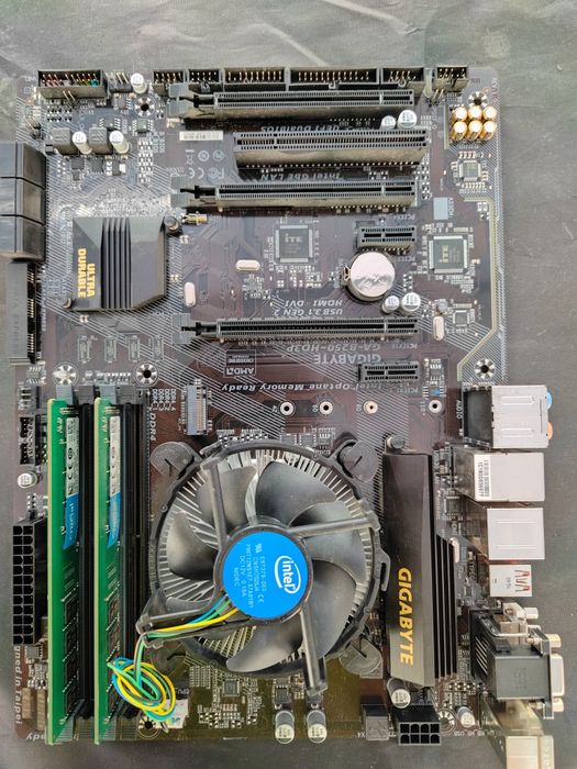 Placă de bază Gigabyte GA-B250-HD3P + 16GB DDR4 + Intel i7