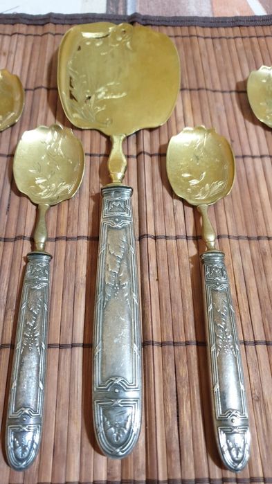 Комплект антични френски сребърни лъжици Минерва