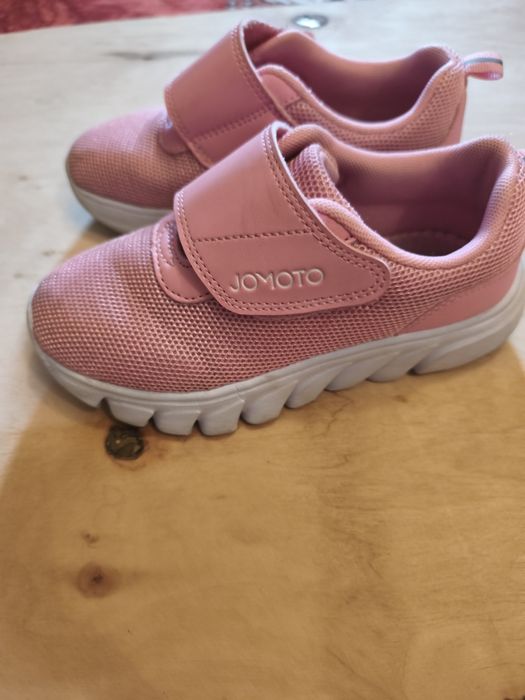 Спортивный обувь. Кроссовок.