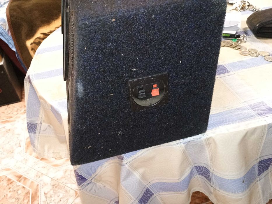 Тонколона за автомобил за багажника