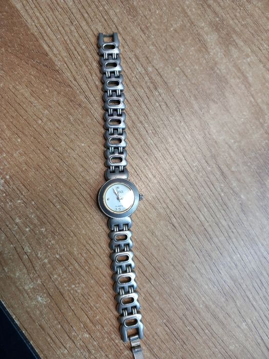 Много стар часовник Gucci