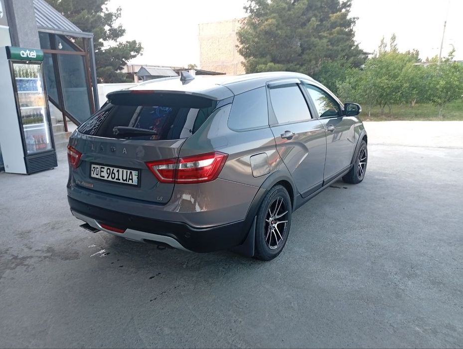 Lada vesta croos