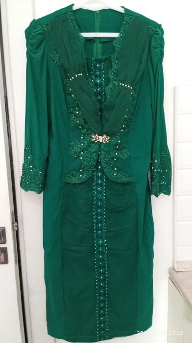 Продам новые платья