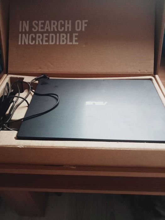 Vând notebook asus nou nefolosit preț 700 lei