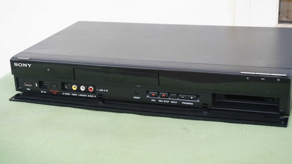 DVD recorder cu HDD SONY RDR-DC205 Defect