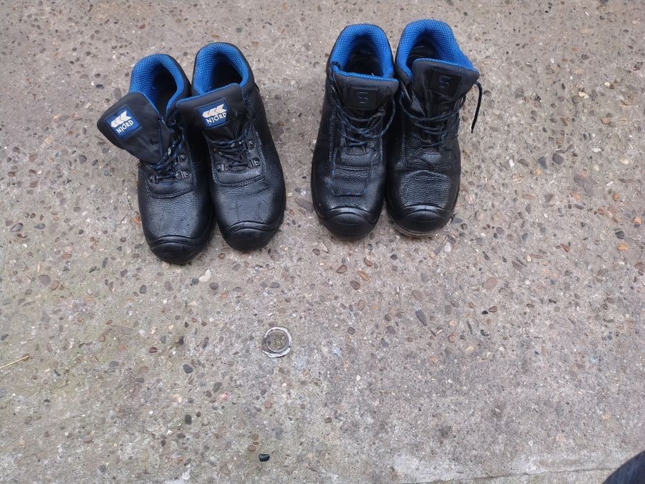 Bocanci  de lucru cu bombeu Nr 42 și 43 arată 9 din 10