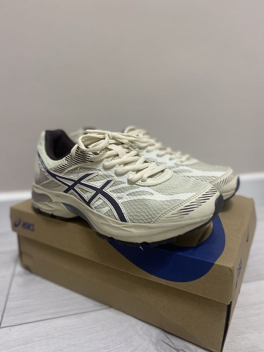 Продам кроссовки asics