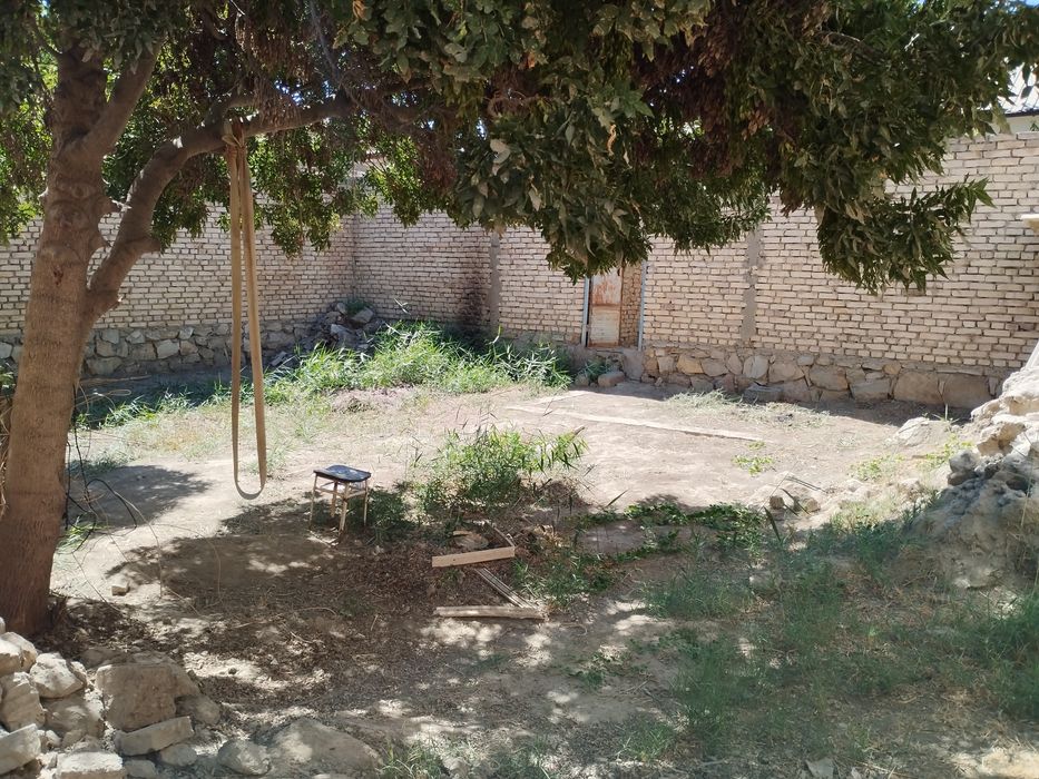 КОГОН,Шахар , Вохрни олдида катта Уй сотилади ,