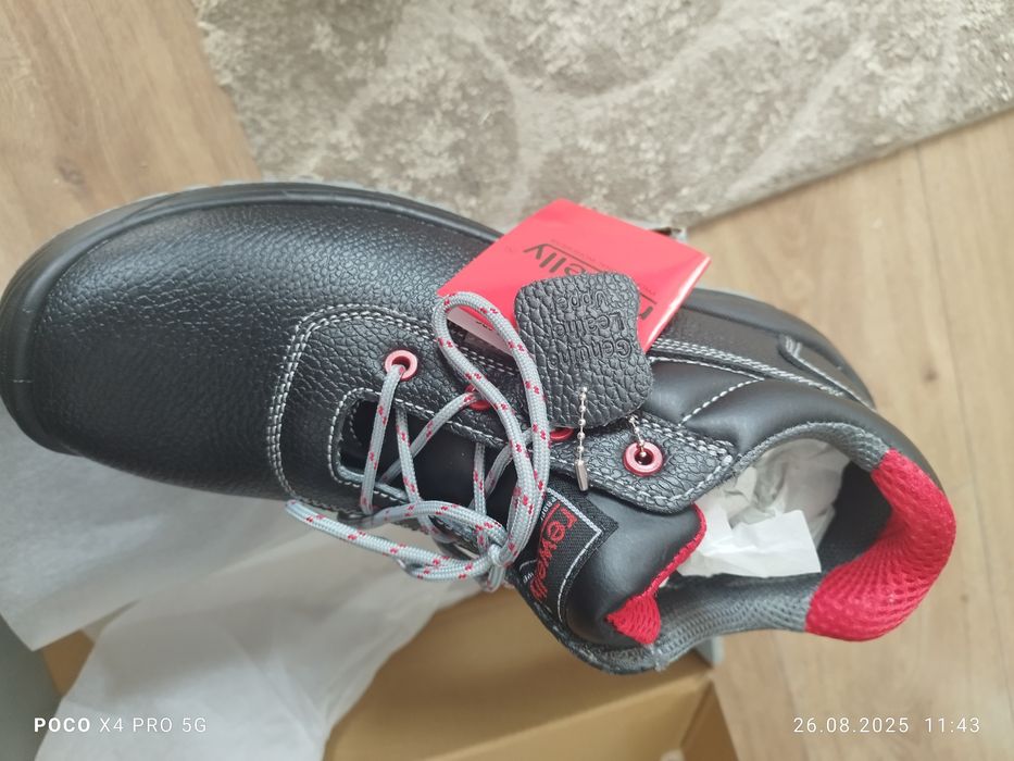 Работни обувки с бомбе