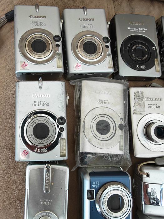 Aparat foto video CANON,compactă ,de colectie.