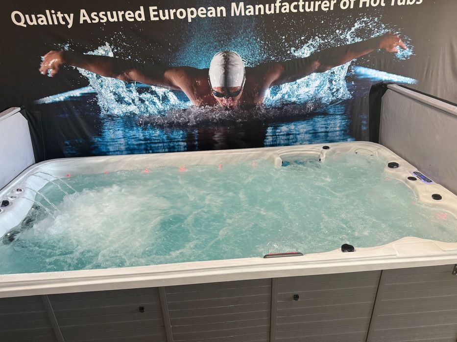 Джакузи плувен тренажор мини басейн