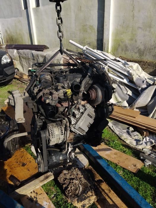 Vând motor mașină.