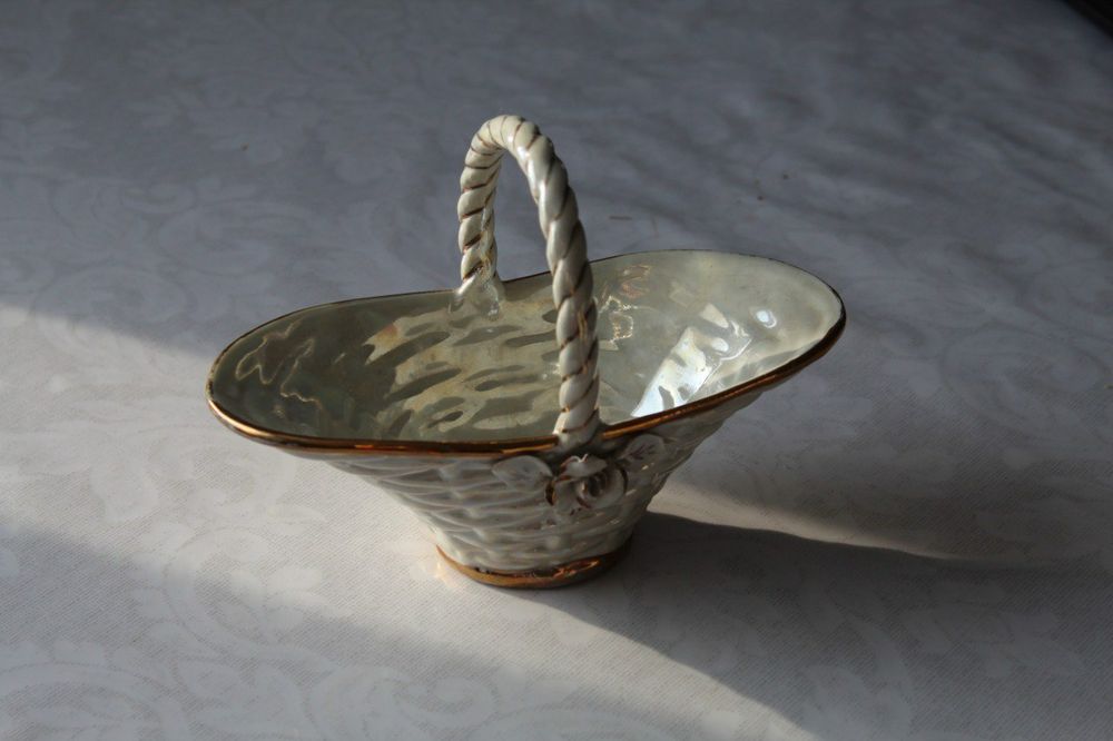 Фарфоровая вазочка