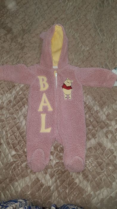 Продам комбинезоны на девочку