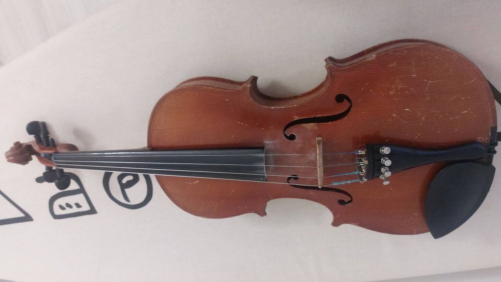 Vând Vioara 3/4  Antonius Stradivarius Cremonfis Anno 17 Made în Germania