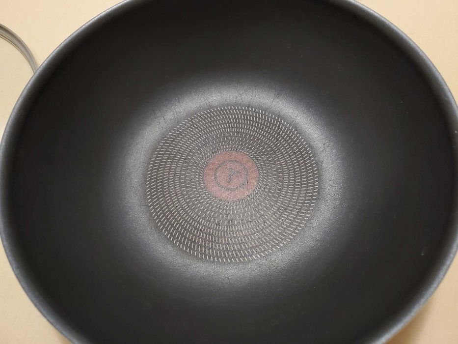 Tigaie wok Tefal Ø 29.5 x 8 cm + capac sticlă Ø 27.5 cm