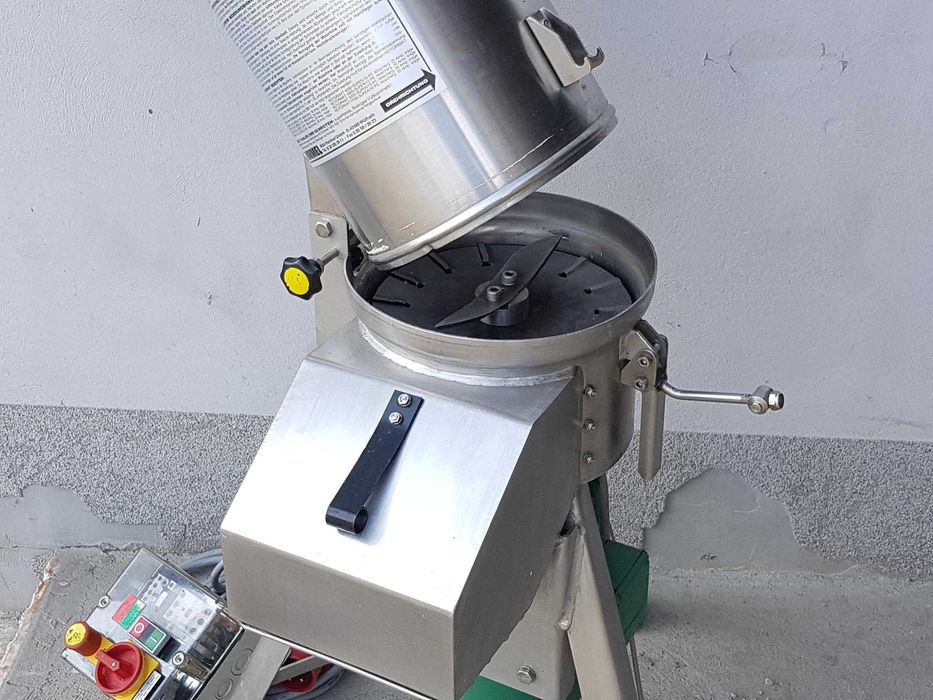 Moara pesmet, masina macinat nuca pentru cozonac