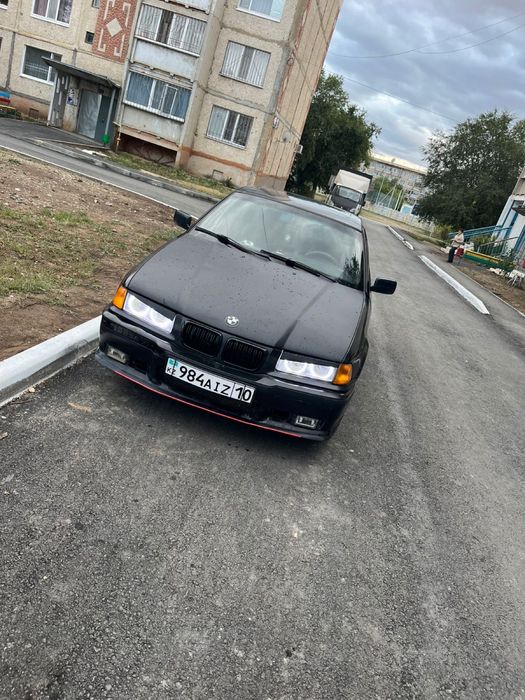 Продам машину BMW E36 (объем 1.8)