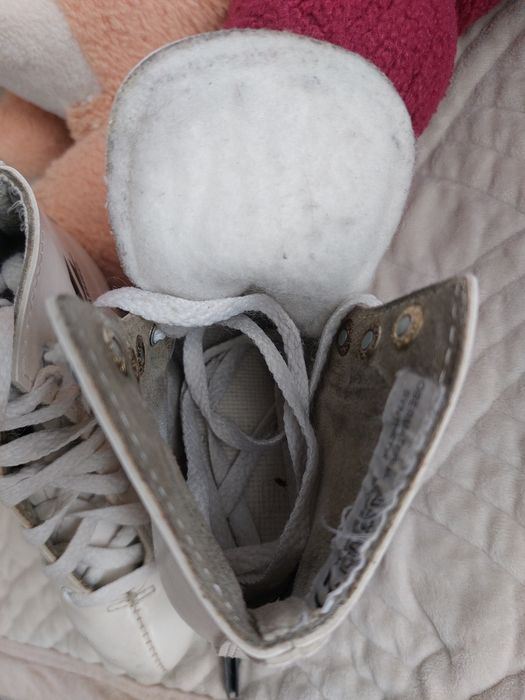 Конький фигурные 27 размер.