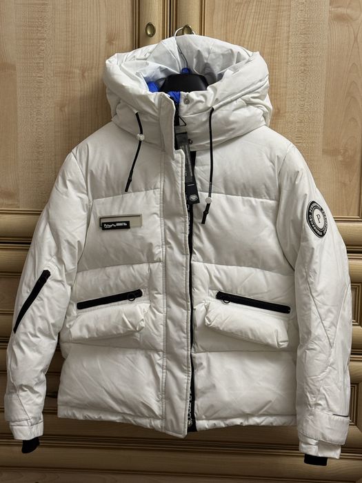 Продам зимнюю куртку для девочки!