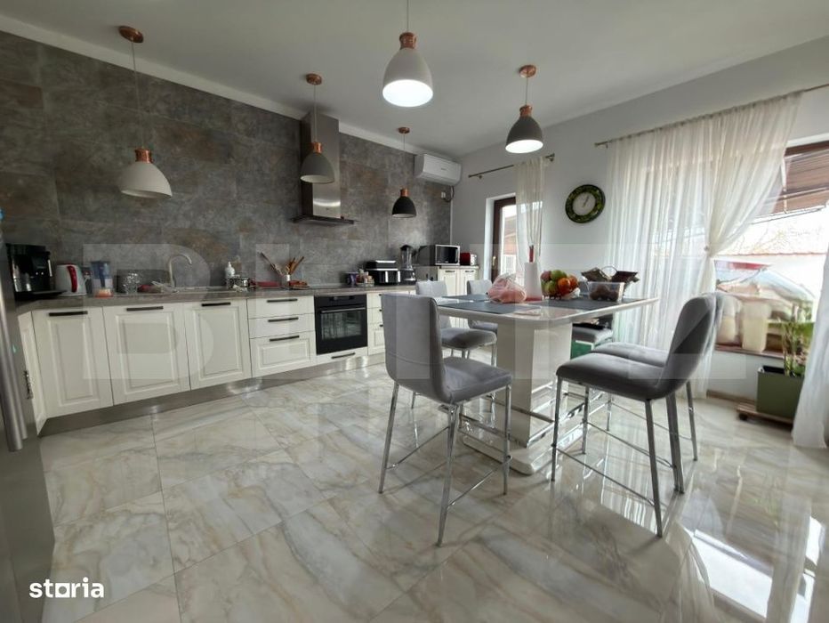 Casa 4 dormitoare, 204 mp, teren 1000 mp, zona Carcea