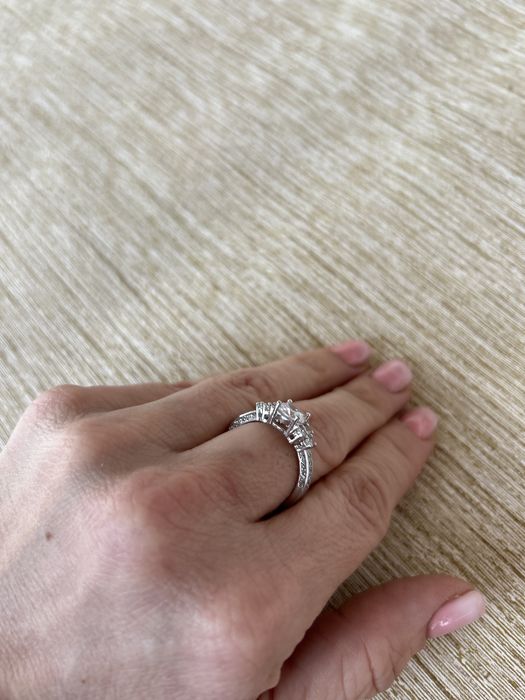 Inel placat cu aur alb de 18 K model deosebit
