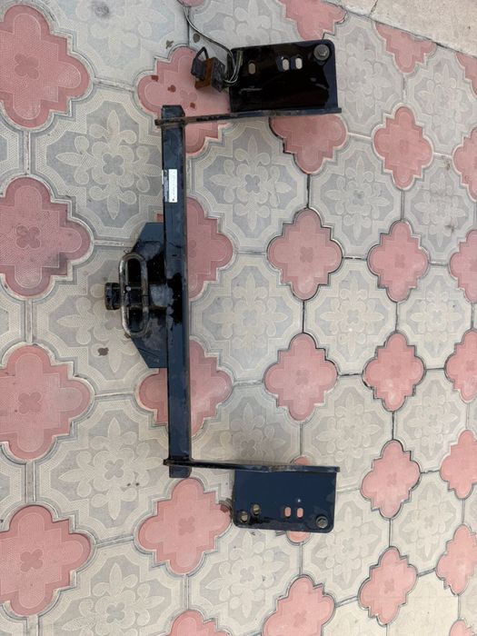 Продам фаркоп на тойота