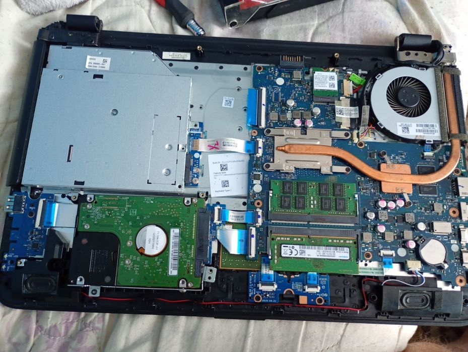 Vând Laptop marca HP ddr4