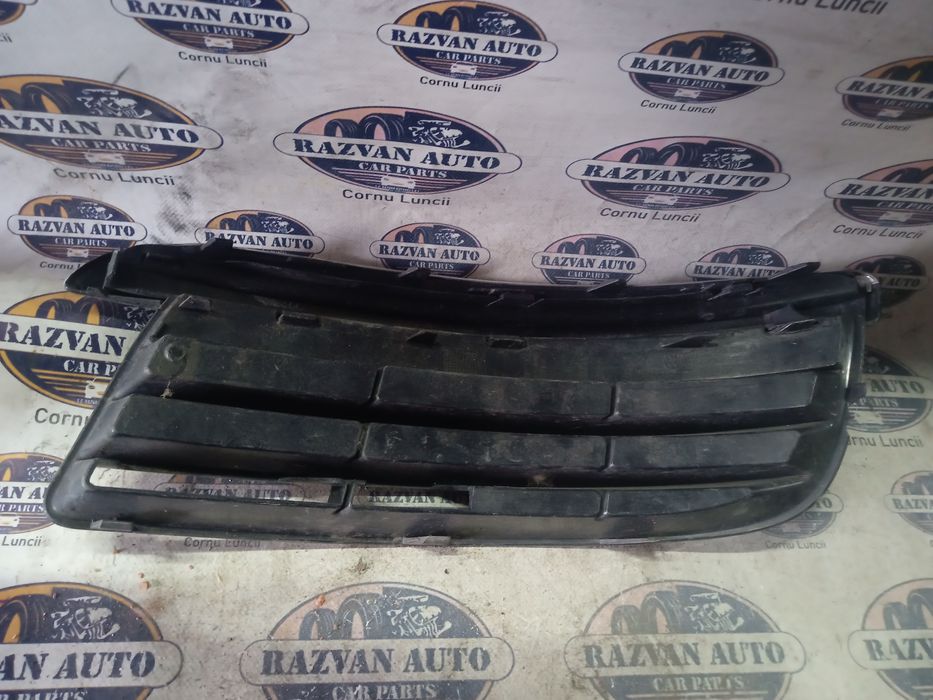 grila proiector dreapta volkswagen jetta 2008