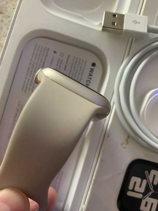 Apple Watch SE  2023 40mm Starlight