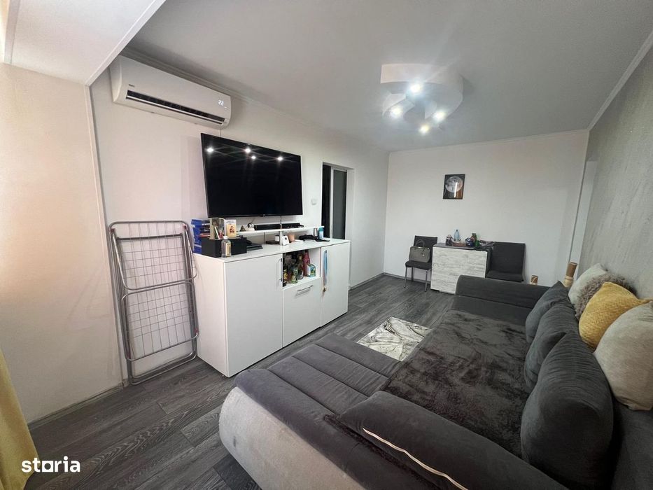 VAND URGENT 3 camere Micro 40 pret 53.000 euro Negociabil