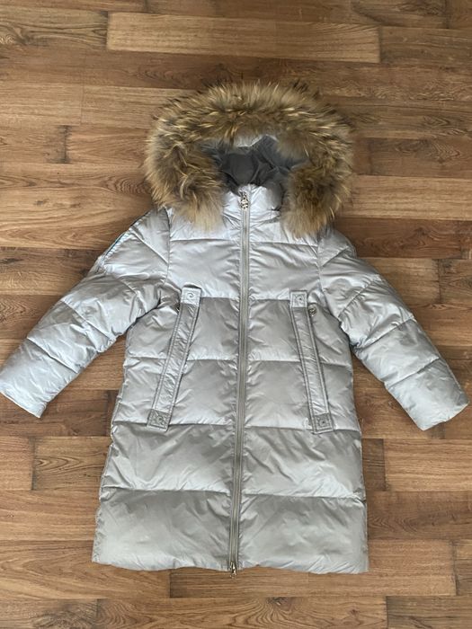 Зимнее пальто для девочки в отличном состоянии.