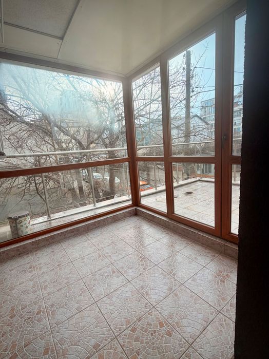 Двустаен апартамент под наем (София, център)