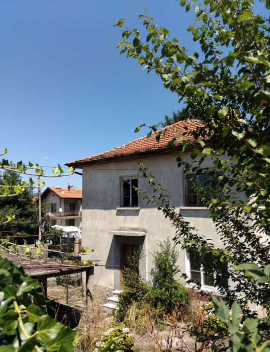Продава къща в гр.Сапарева баня