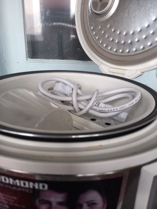 Продаю мультиварку Redmond  10   арограмм.