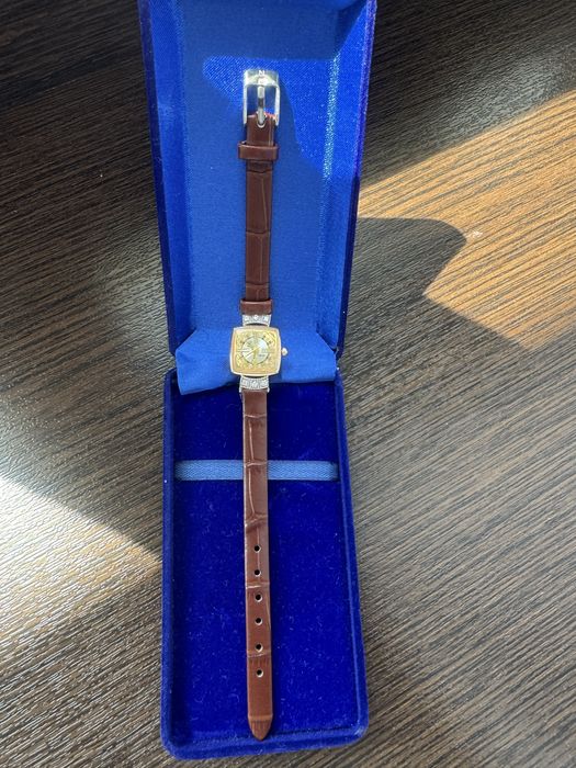 Золотые часы яшма 585