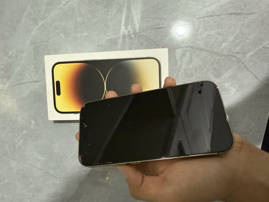 Iphone 14 pro gold