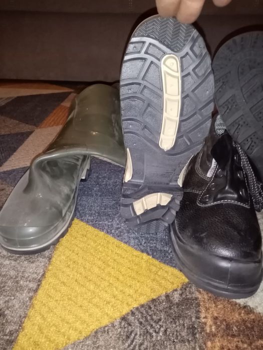 Продам рабочий обувь.