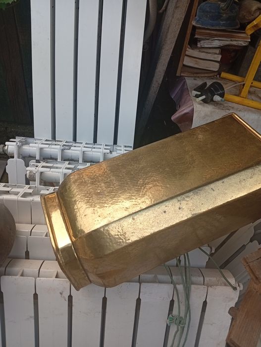 Vas rectangular din cupru aurit