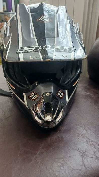 Кожено яке и каски за моторите.