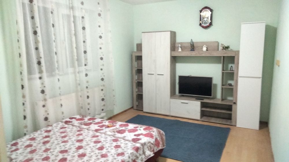 Închiriez garsoniera