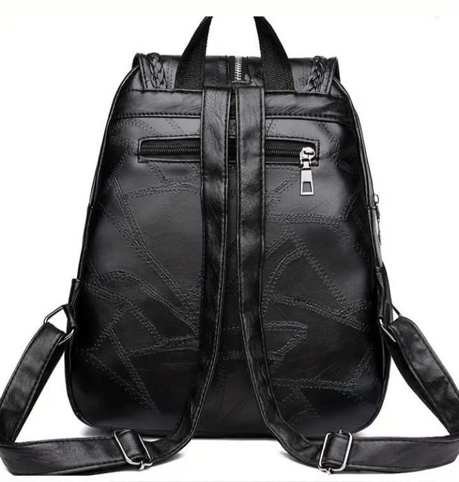 Дамска раница черна нова